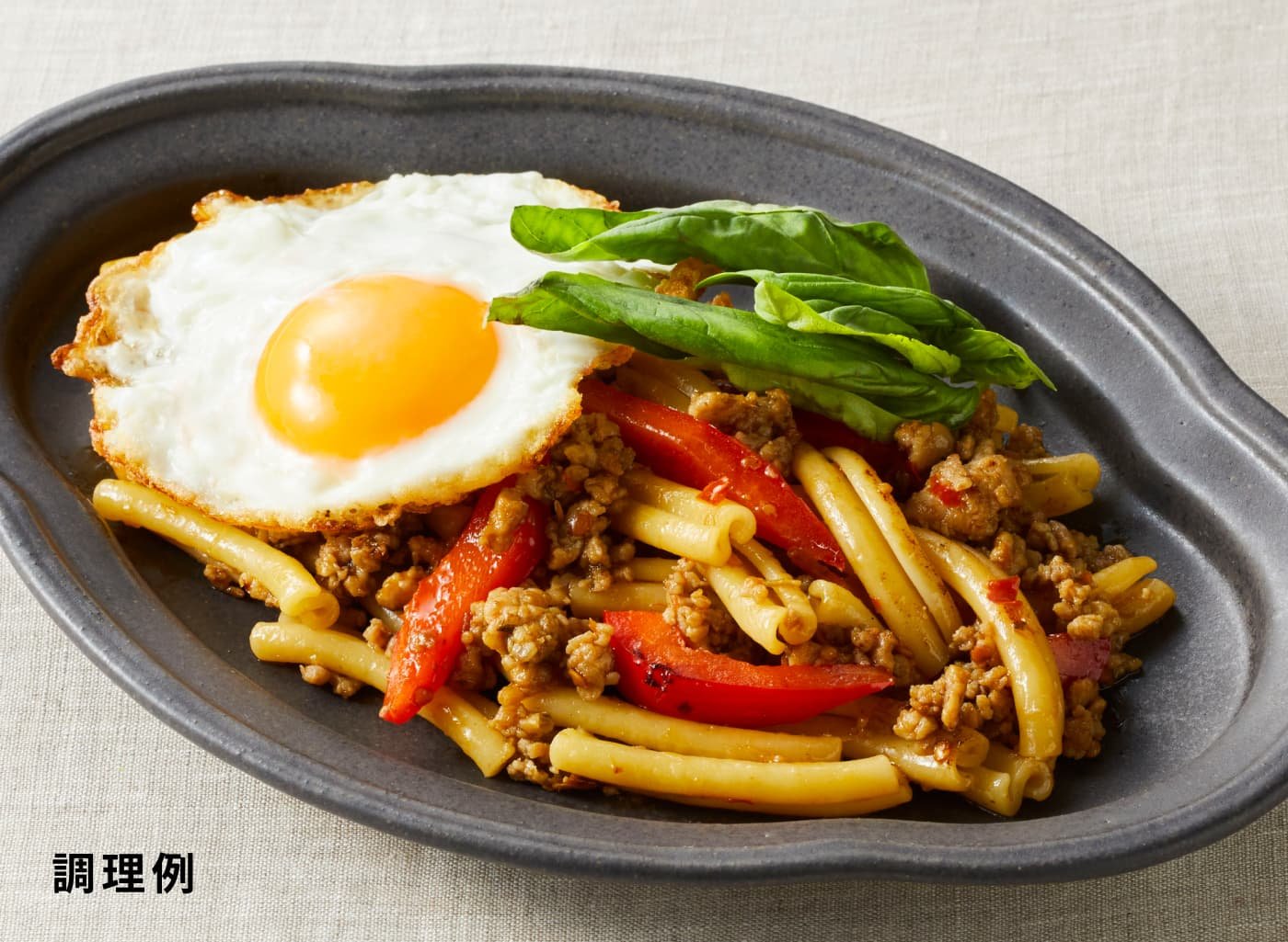 IQFバラ凍結パスタ使用くるくるパスタのガパオ炒め